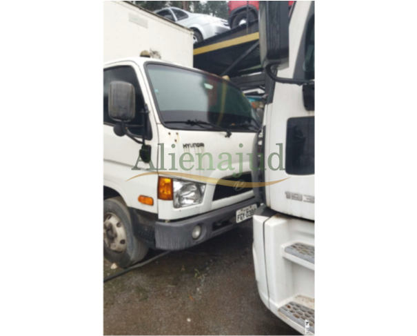 Foto de LOTE 097 - Um caminhão trator Ford/Cargo 1933 TL, branca, 2014/2015