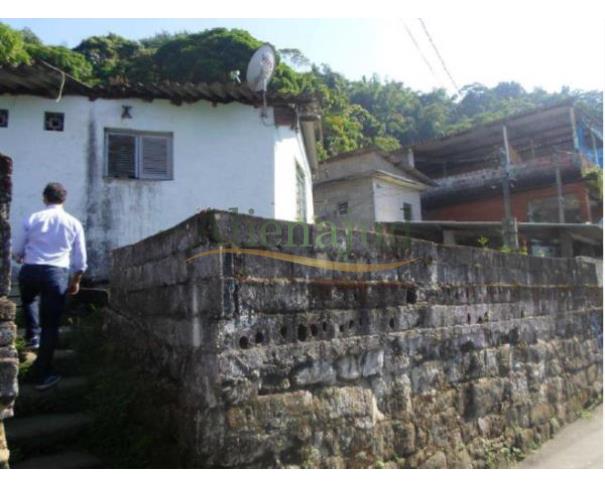 Foto de Terreno c/ 695m² situado a Rua F, s/n - Morro do José Menino - Santos/SP