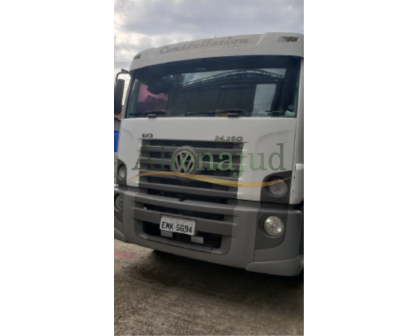 Foto de Um caminhão/carroceria aberta, VW/24.250 - CNC 6X2, branco, 2010/2010