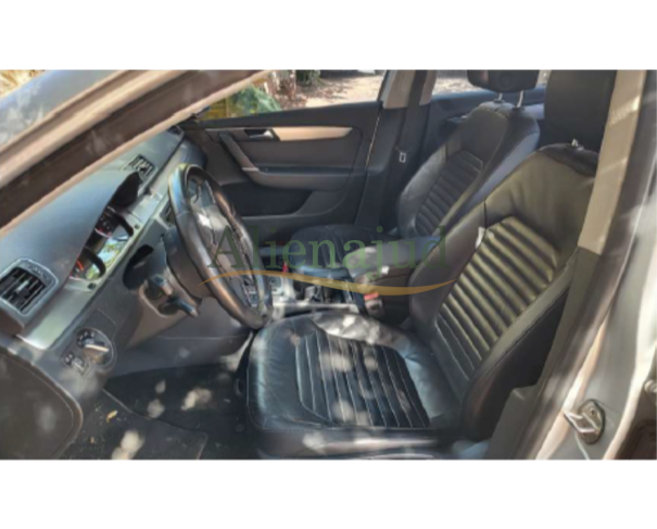 Foto de Dois veículos - I/VW Passat 2.0T e I/KIA Sorento EX2 3.5 G27