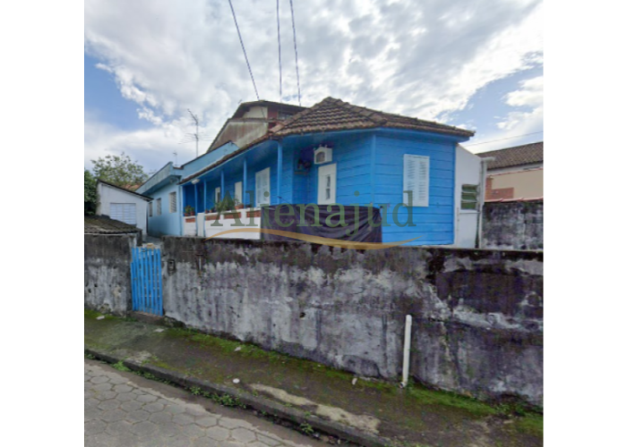 Imagem do imóvel Chalé situado na Rua São Jorge e seu respectivo terreno c/ área de 312,02m² Chalé situado na Rua São Jorge e Motocicleta Yamaha
