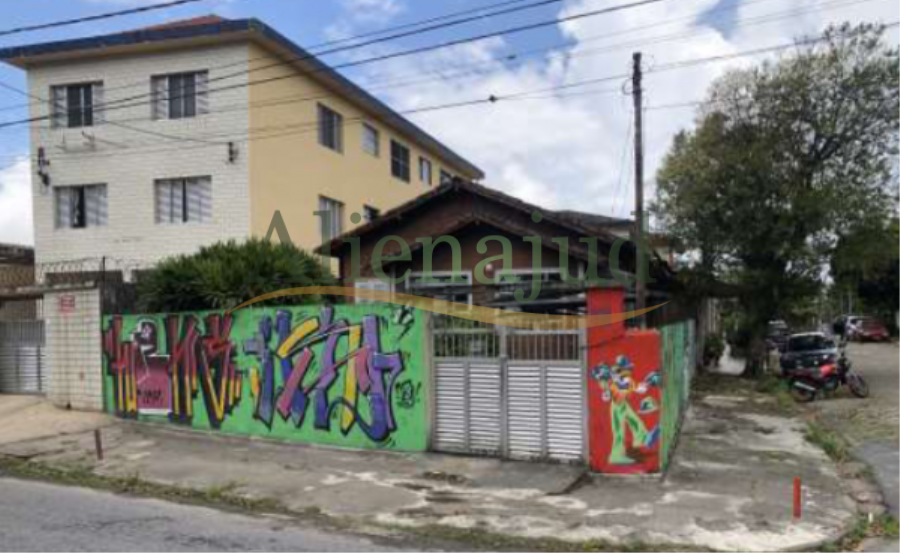 Chalé de Madeira situado na Avenida Monteiro Lobato - Vila Valença Chalé de Madeira situado na Avenida Monteiro Lobato - Vila Valença, localizado em São Vicente - SP